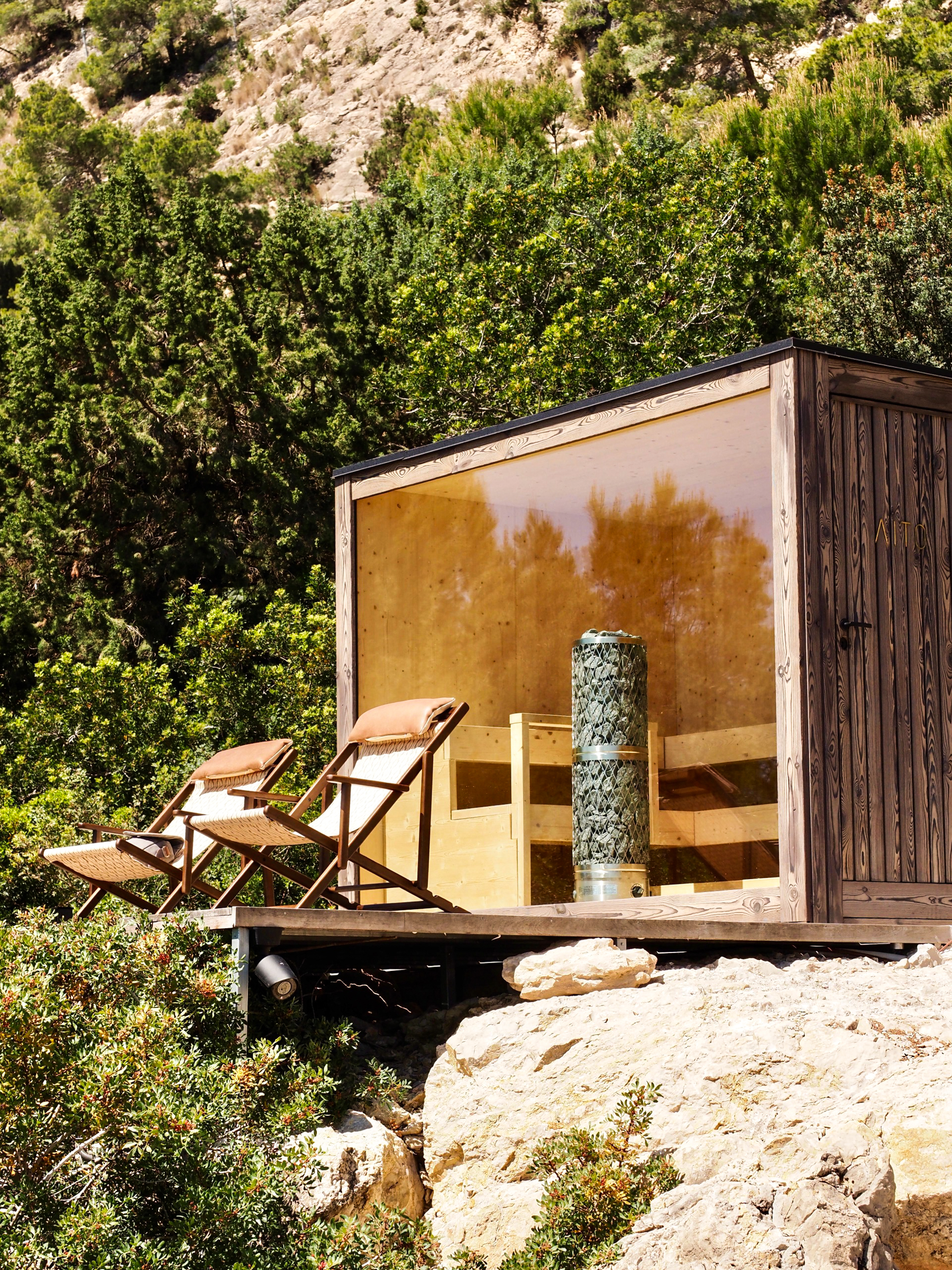 AITO Saunojen hiilletty verhous