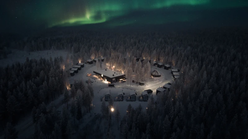 Halo Igloos Resort – Revontulia ja hiillettyä puuta