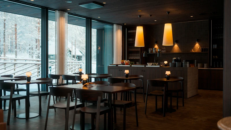 Halo Igloos Resort – Revontulia ja hiillettyä puuta