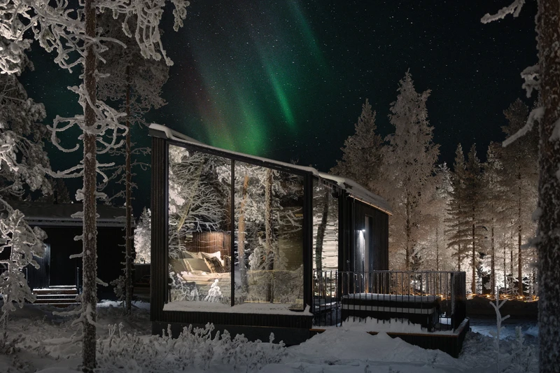 Halo Igloos Resort – Revontulia ja hiillettyä puuta