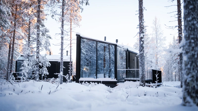 Halo Igloos Resort – Revontulia ja hiillettyä puuta