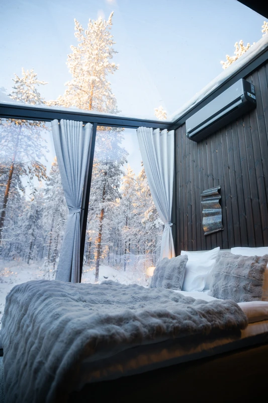 Halo Igloos Resort – Revontulia ja hiillettyä puuta