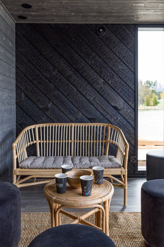 Saunalautta Hiisi – Hiilletyt seinät sisällä ja ulkona