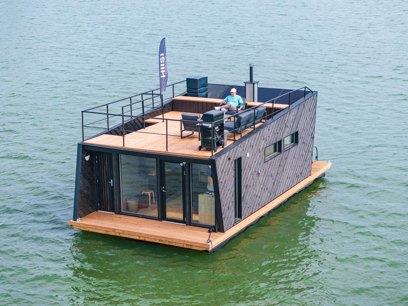 Saunalautta Hiisi – Hiilletyt seinät sisällä ja ulkona