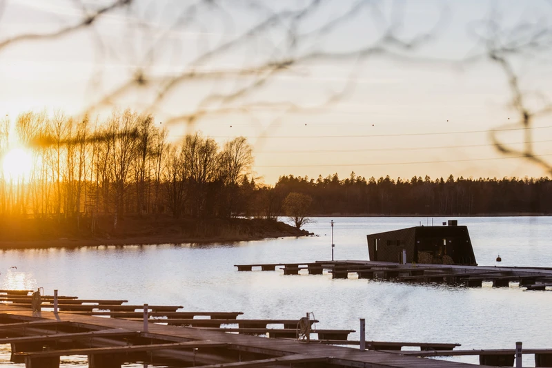 Saunalautta Hiisi – Hiilletyt seinät sisällä ja ulkona