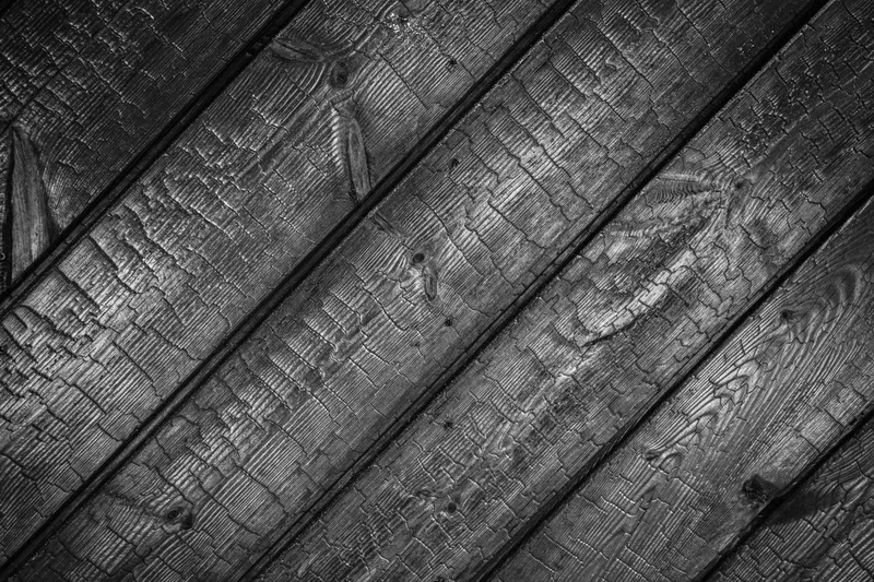 Saunalautta Hiisi – Hiilletyt seinät sisällä ja ulkona