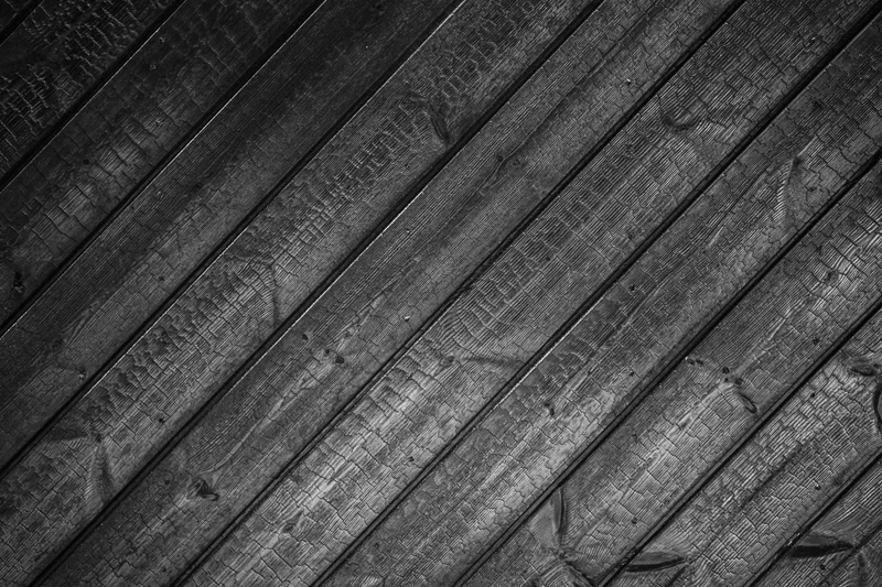 Saunalautta Hiisi – Hiilletyt seinät sisällä ja ulkona