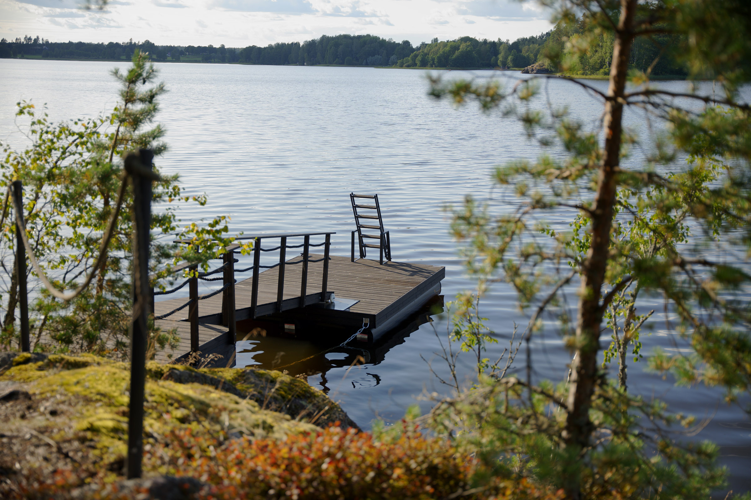 Savorak laiturit hiilletystä puusta
