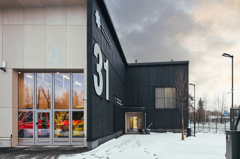 Tikkurilan valmiusaseman hiilletty ulkoverhoilu