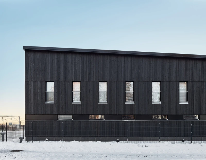 Tikkurilan valmiusaseman hiilletty ulkoverhoilu