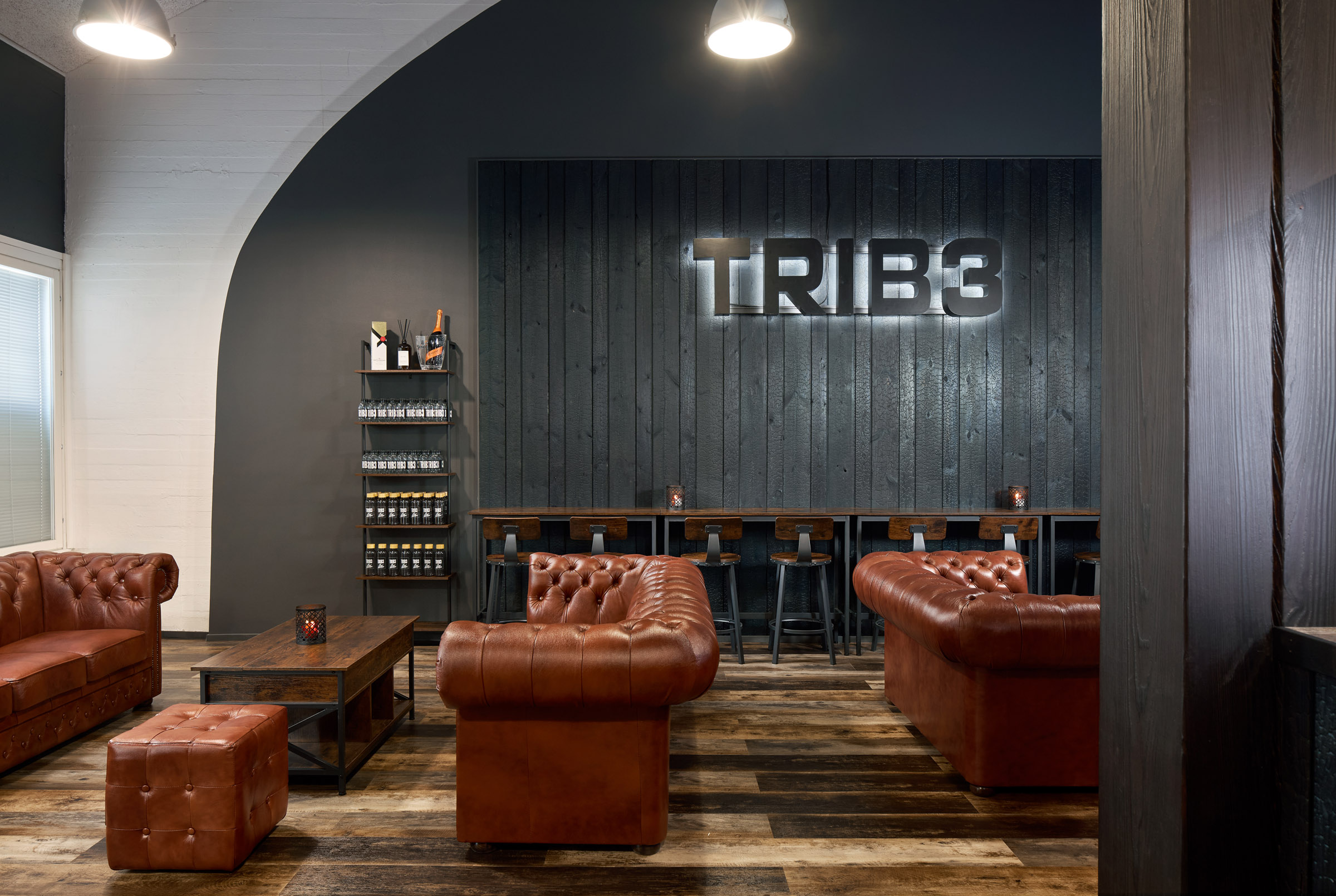 TRIB3 Helsinki Sture, hiilletty puu tunnelman rakentajana