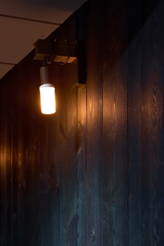 TRIB3 Helsinki Sture, hiilletty puu tunnelman rakentajana