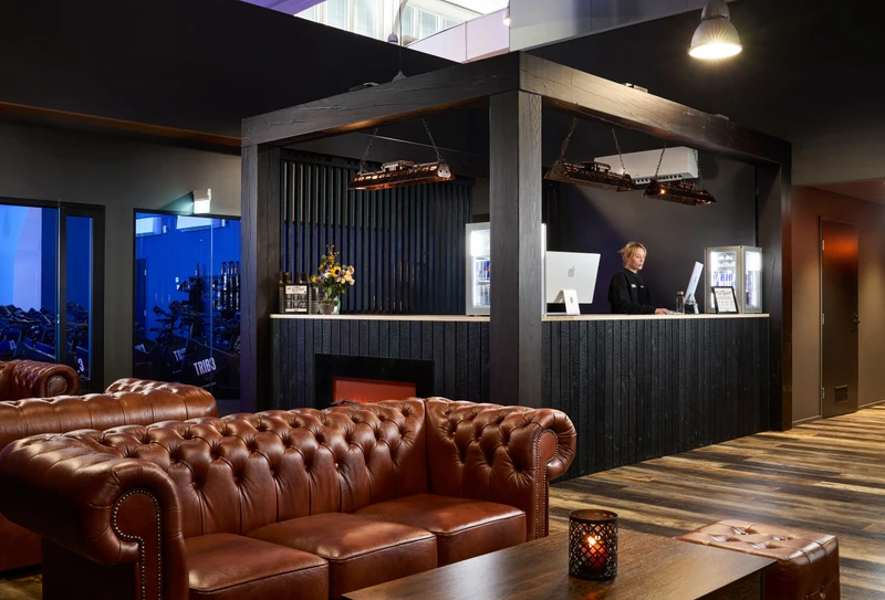 TRIB3 Helsinki Sture, hiilletty puu tunnelman rakentajana