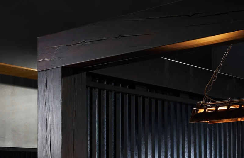 TRIB3 Helsinki Sture, hiilletty puu tunnelman rakentajana