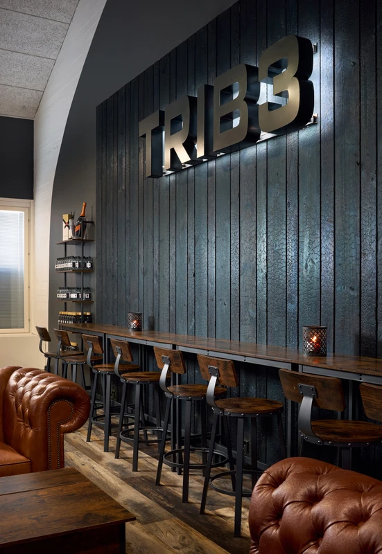 TRIB3 Helsinki Sture, hiilletty puu tunnelman rakentajana