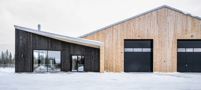 Hiilletty ulkoverhoilu tuulivoimapuiston vierailukeskukseen