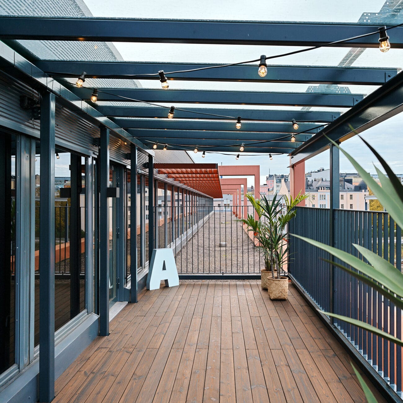 Kaarna - Hiil - Hiilletty terassilauta - Charred decking patio board - Shou sugi ban