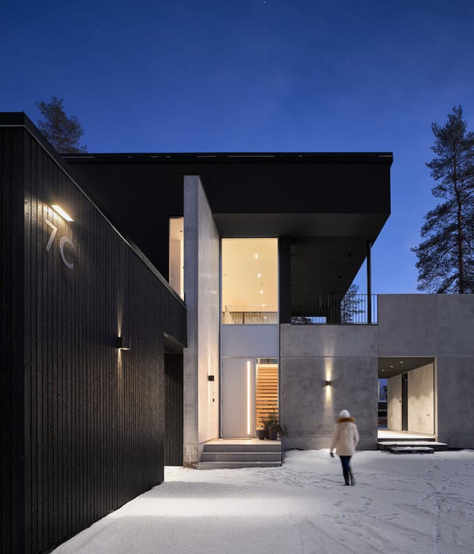 Hiilletty omakotitalon verhous - Charred house wall cladding - Hiil - Shou sugi ban