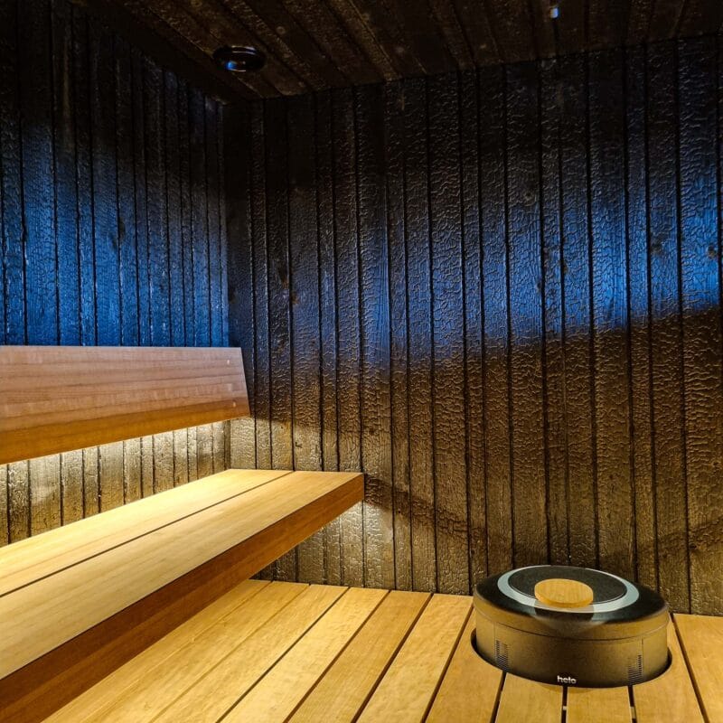 Hiilletty puu saunan seinäverhoilussa - Charred shou sugi ban wood in sauna cladding - Hiil