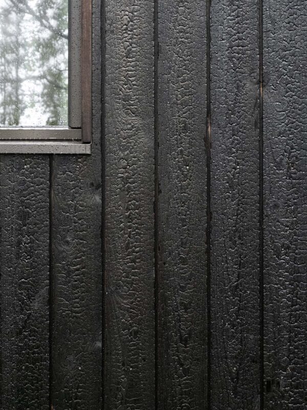 Autiotupa hiilletty puuverhoilu - Cottage charred wood cladding - Hiil