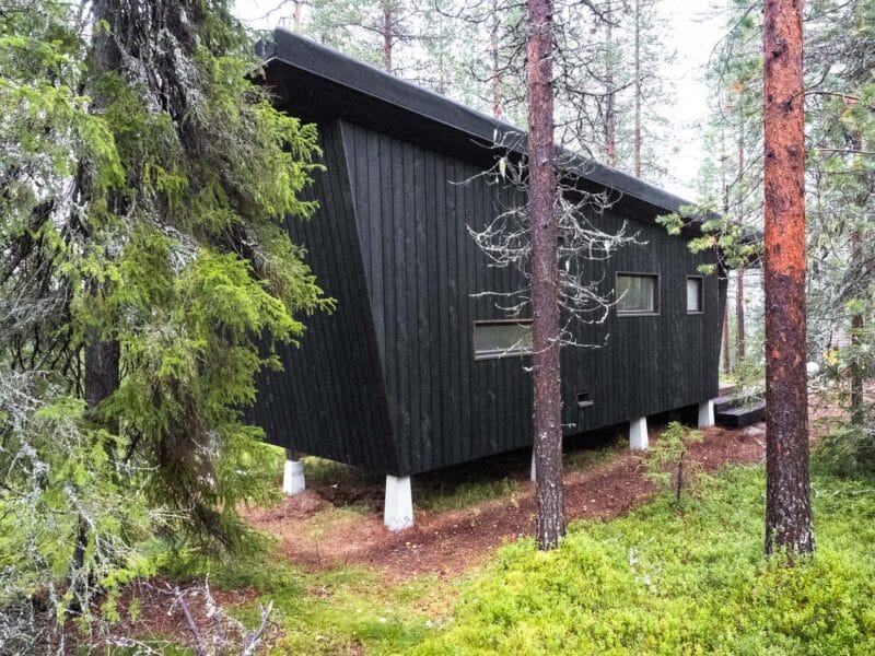 Autiotupa hiilletty puuverhoilu - Cottage charred wood cladding - Hiil