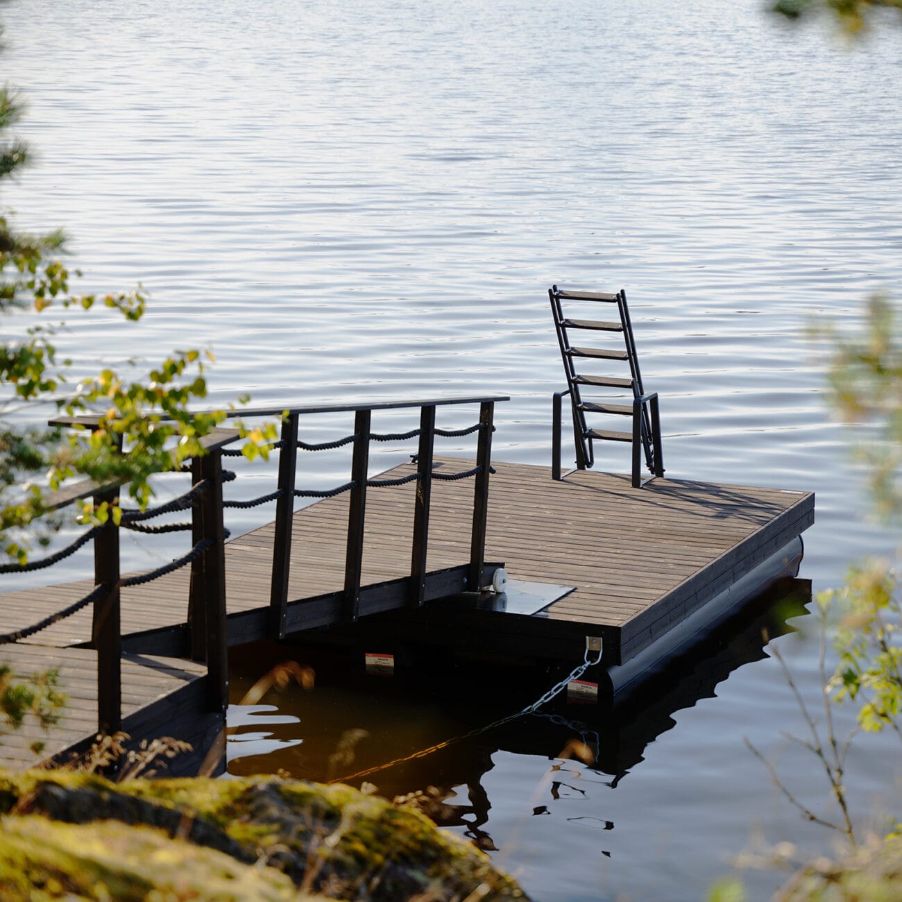 Noki - Hiil - Savorak - Shou sugi ban - hiilletty puu - charred wood - Laituri - Pier