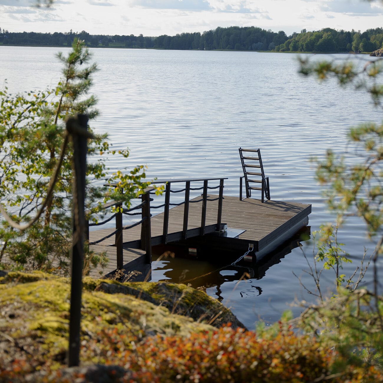 Noki - Hiil - Savorak - Shou sugi ban - hiilletty puu - charred wood - Laituri - Pier