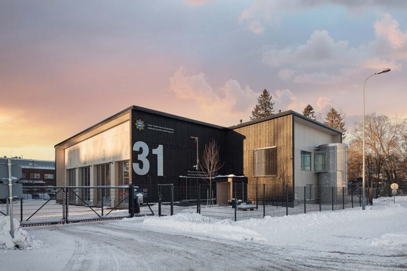 Ulkoverhoilu hiilletystä puusta - Exterior cladding from charred wood - Hiil Oy