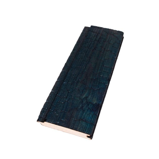 Korppi - Hiilletty ja siniseksi sävytetty puupinta - Charred and blue tinted wood surface